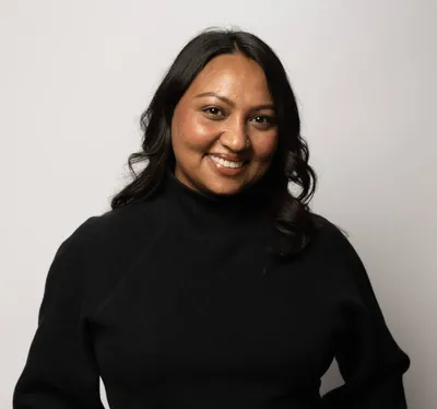 Shahzana, founder of bite-size hr, smiling to camera